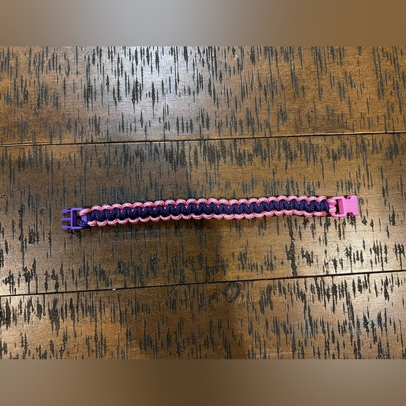 Set of Three handmade paracord bracelets - Picture 3 of 8